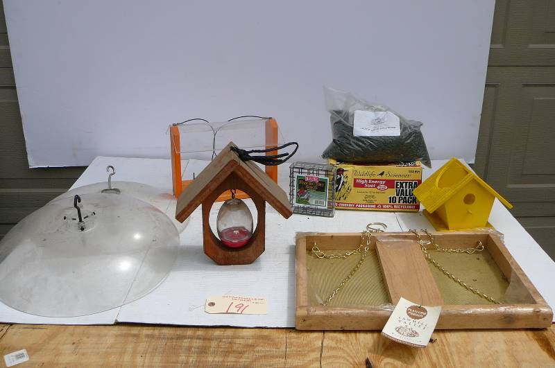 lot 191 image: Yard Bird Feeders