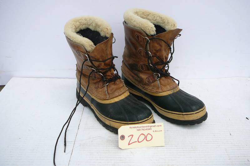 lot 200 image: Caribsu Sorel Winter Boots
