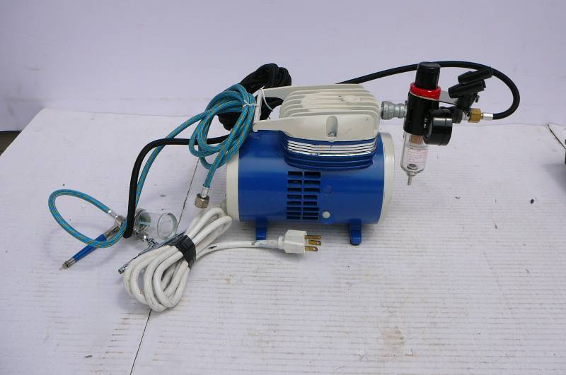 lot 198 image: Badger Air Brush Compressor & ACC