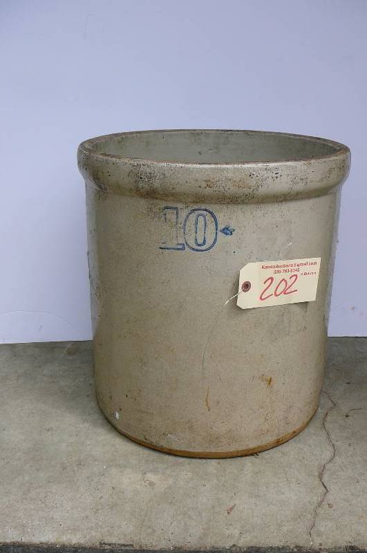lot 202 image: #10 Crock
