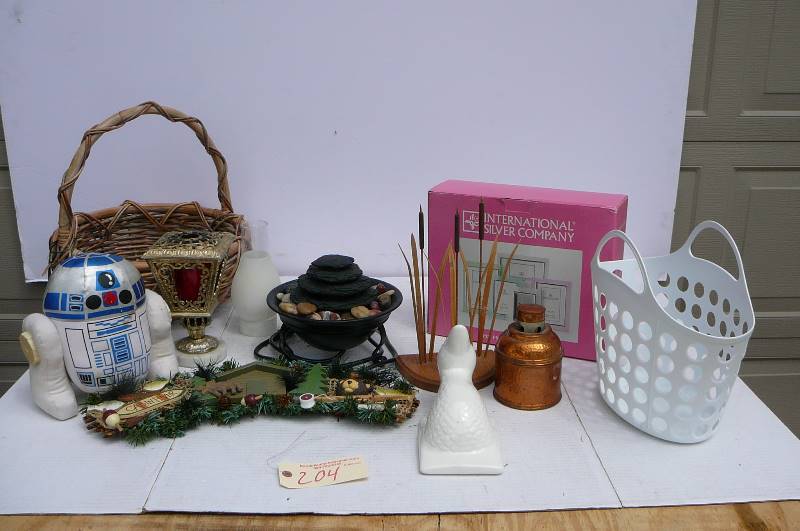 lot 204 image: Misc. Household Decorations