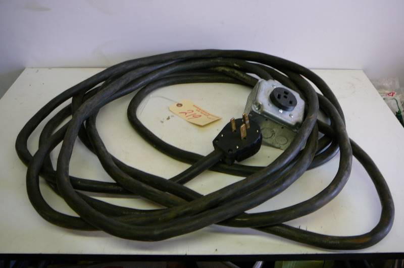 lot 219 image: 34 Heavy Duty 220 Extension Cord with ends