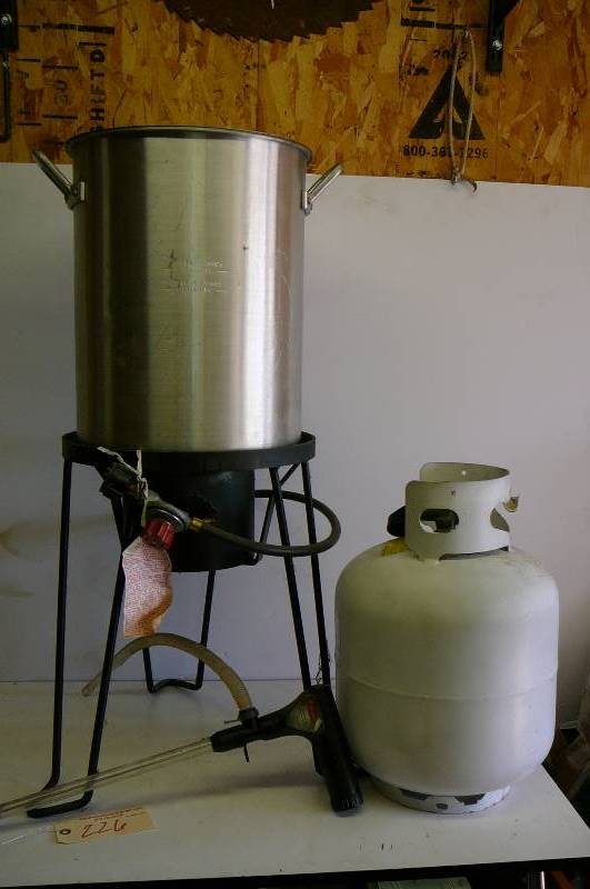 lot 226 image: Turkey Cooker