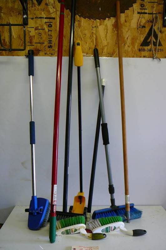 lot 227 image: Misc. Garage Equipment