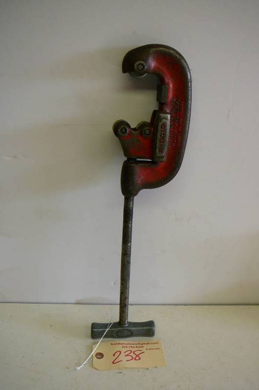 lot 238 image: Ridged #2 heavy duty 18-2 pipe cutter