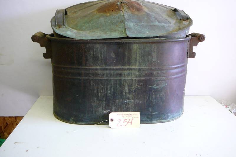 lot 254 image: Vintage Copper Kettle w Lid