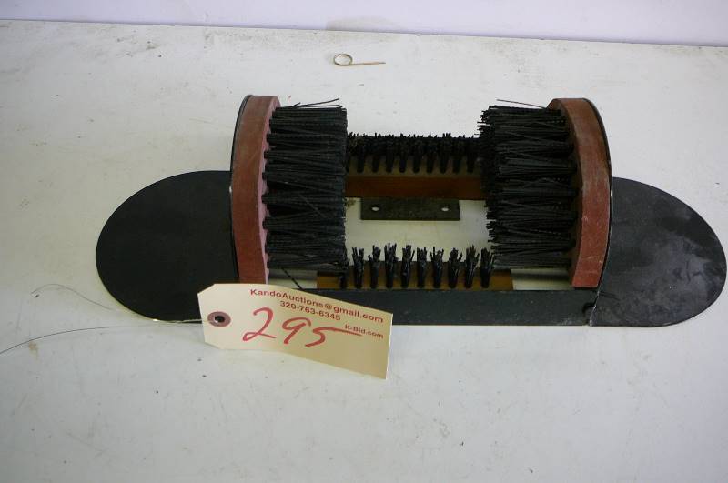 lot 295 image: Boot Kicker Brush