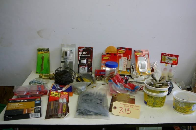 lot 313 image: Lot of items