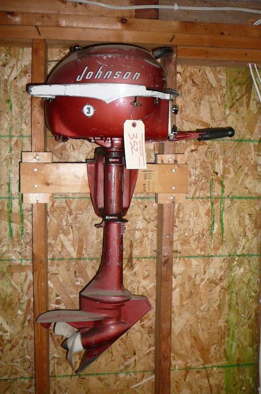 lot 352 image: Vintage Johnson seahorse and outboard motor pulls over 3 hp