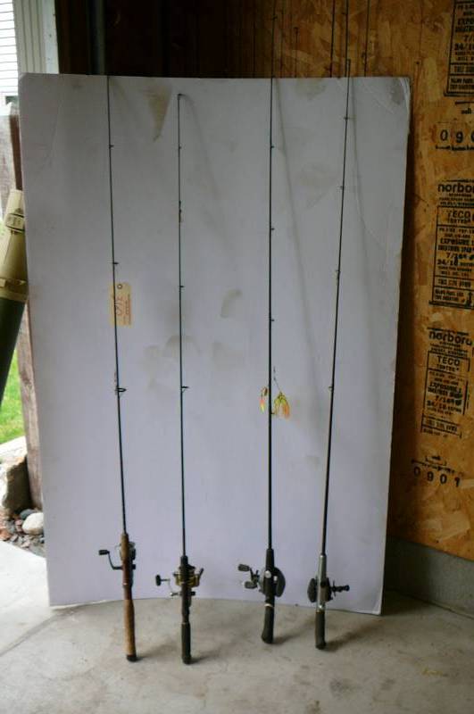 lot 360 image: 4 Fish rods 1 spinner rod with bait caster rod, 1 Spinner rod with bait caster reel, 1 Redwood rod with reel, 1 Rod & Reel