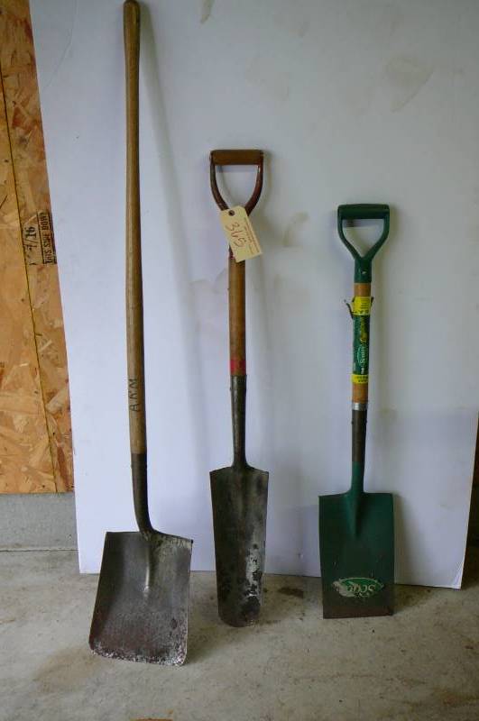 lot 365 image: 3 Shovels, 1 flat, 2 spade