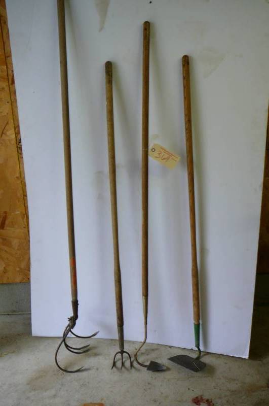 lot 369 image: Hoes, Garden tiller