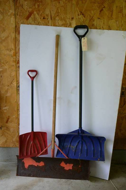 lot 375 image: 3 Snow shovels, 1 Metal, 1 Plastic, 1 Small