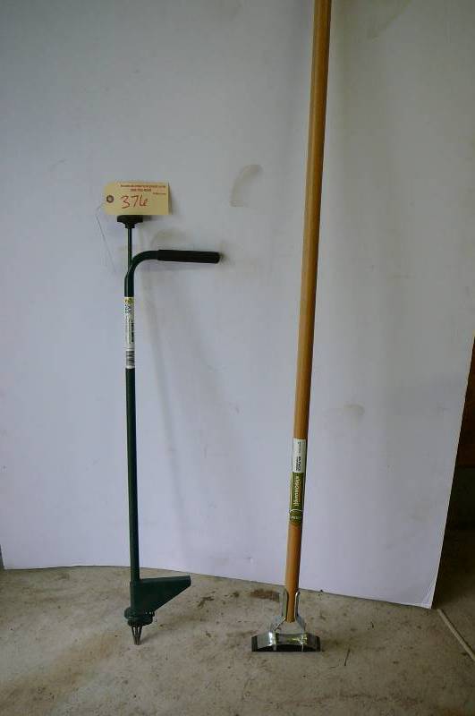 lot 376 image: Weed hound puller, 1 Scuffle hoe