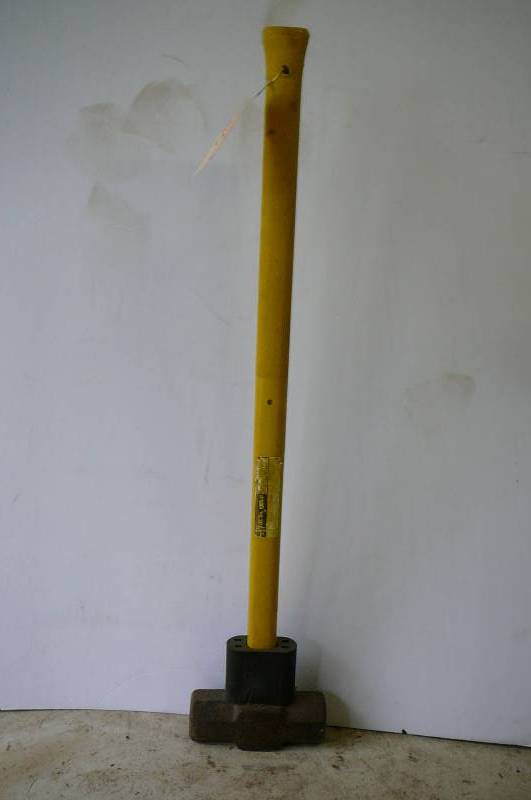 lot 380 image: 10lb Sledge Hammer