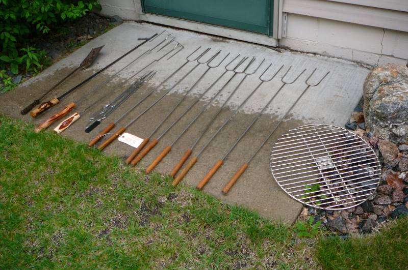 lot 383 image: Fire pit hot dog roaster,Fire poker, Ash scooper, Grill top