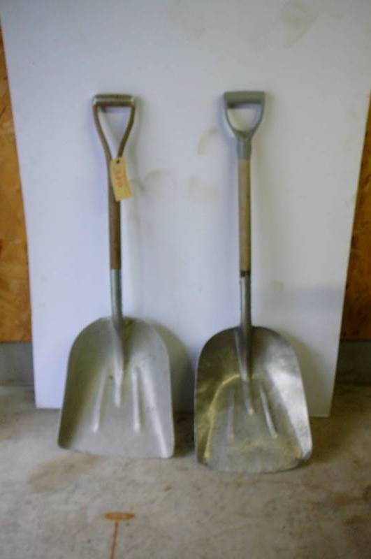 lot 386 image: Aluminum Scoop Shovels