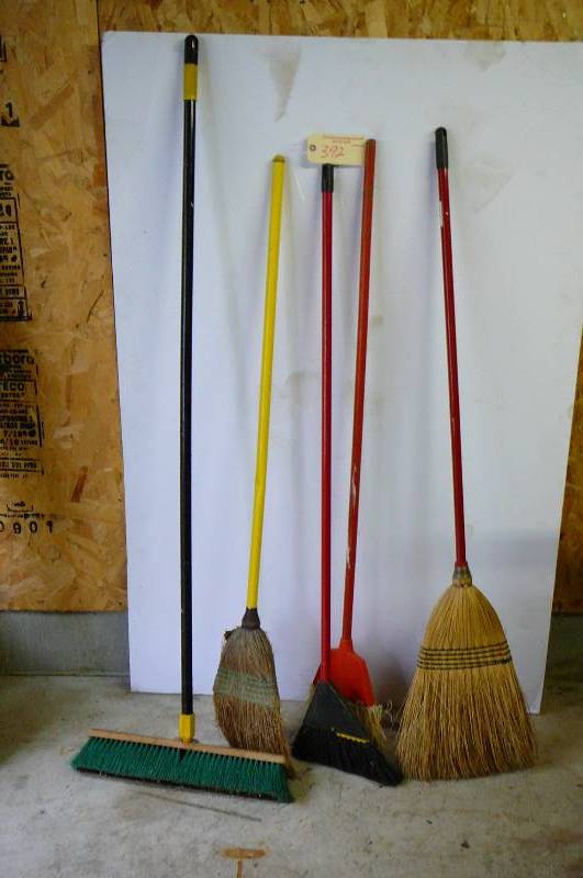 lot 392 image: Brooms