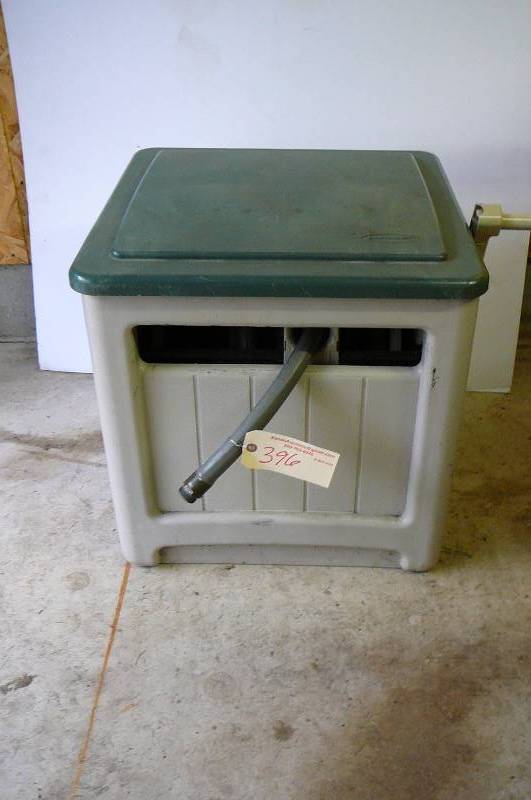 lot 396 image: Suncast hose reel and hose