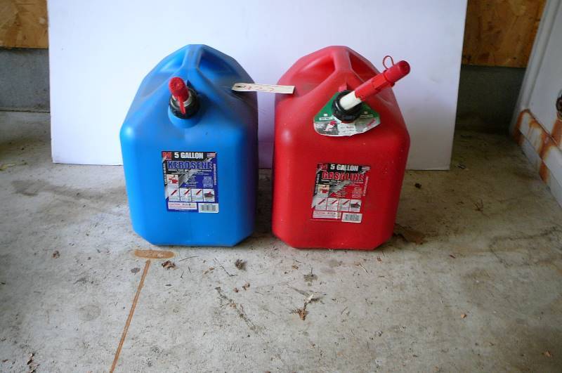 lot 422 image: Kerosene can, Gas can