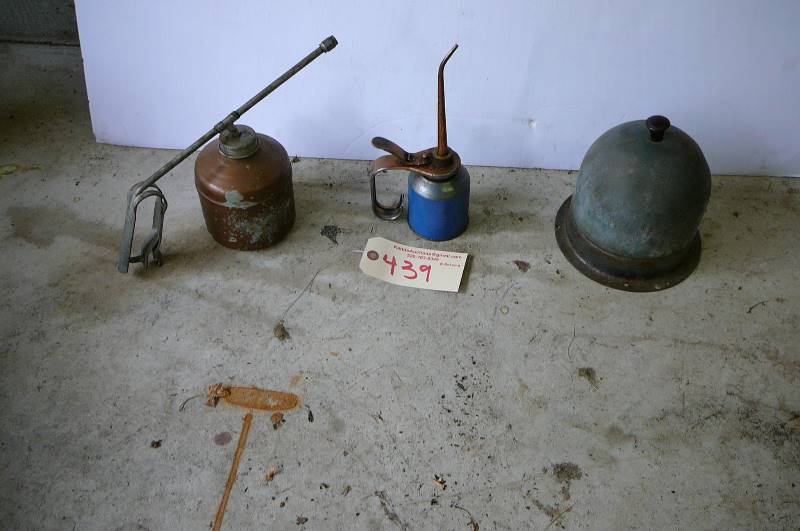 lot 439 image: Vintage wheel bearing packer, hand pump oil can, 1 air oil can