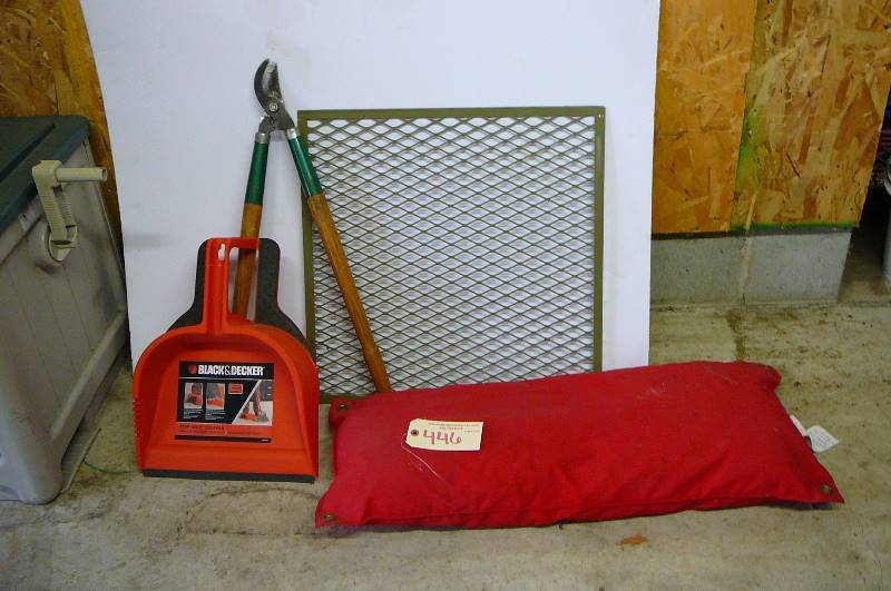 lot 446 image: Black and Decker step on it  dust pan, Pruner, grate 22 x 22, cushion 30  x 13 wide