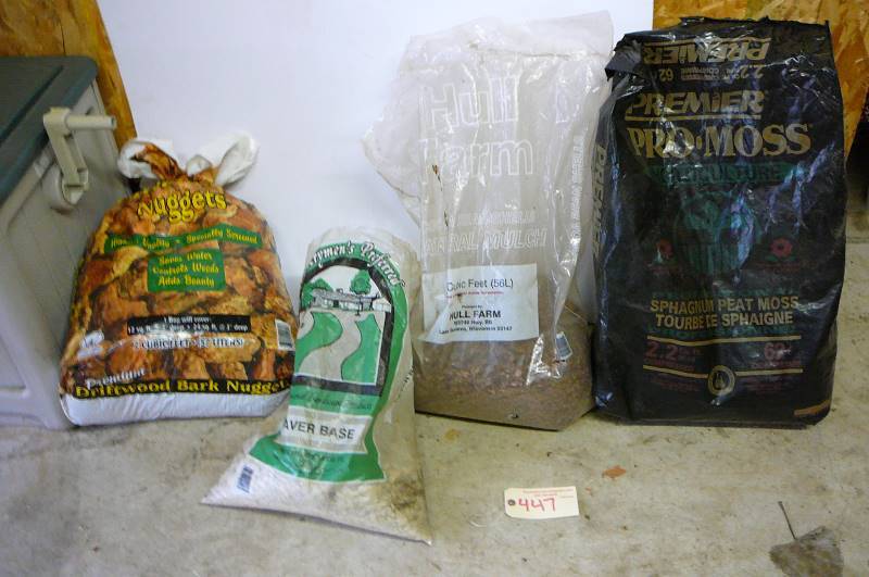 lot 447 image: Lawn care produces, Parer buse, driftwood bark nuggets, Hull farm Sphagnum peat moss