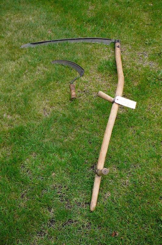 lot 452 image: Vintage Large scythe and small scythe