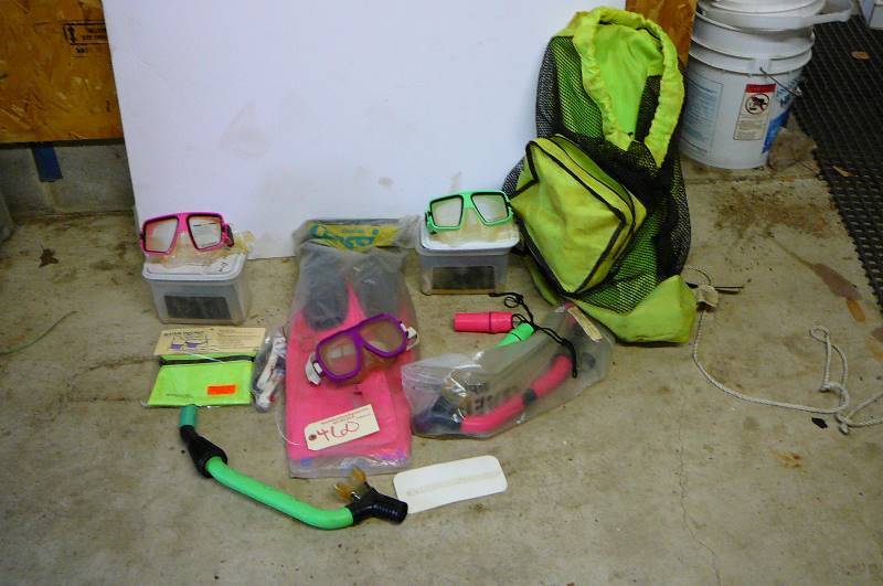 lot 460 image: Bag of snorkeling equipment