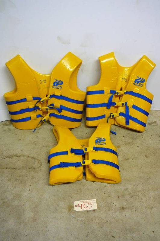 lot 465 image: Puritan ski world Life jackets XL, Med, Xsmall