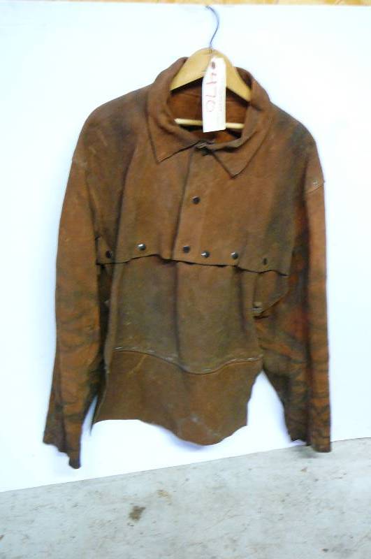 lot 470 image: Leather welding jacket Size Large