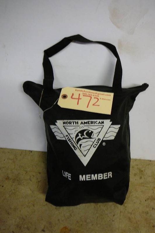 lot 472 image: North American 3 piece rain suit in bag size XL