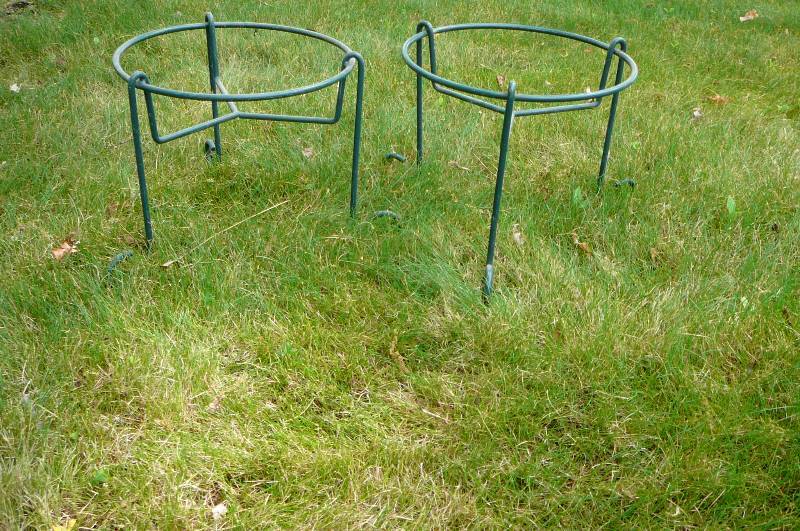 lot 493 image: Pair of metal plant stands 10t x 12w