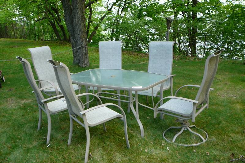 lot 499 image: Patio table and chair set, 2 swivel rockers, 4 Standing, Glass top table 60L x 38w x 28T Good Condition