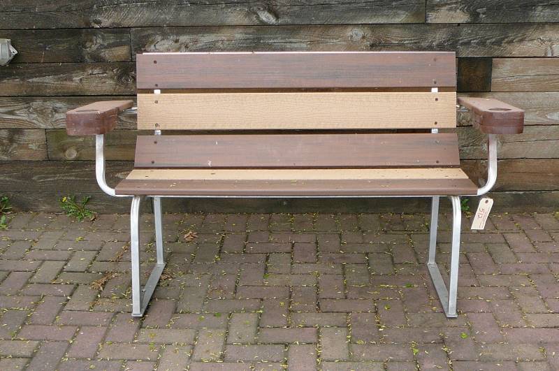 lot 512 image: Dock no maintenance bench 56 wide with arm rest and cap holders