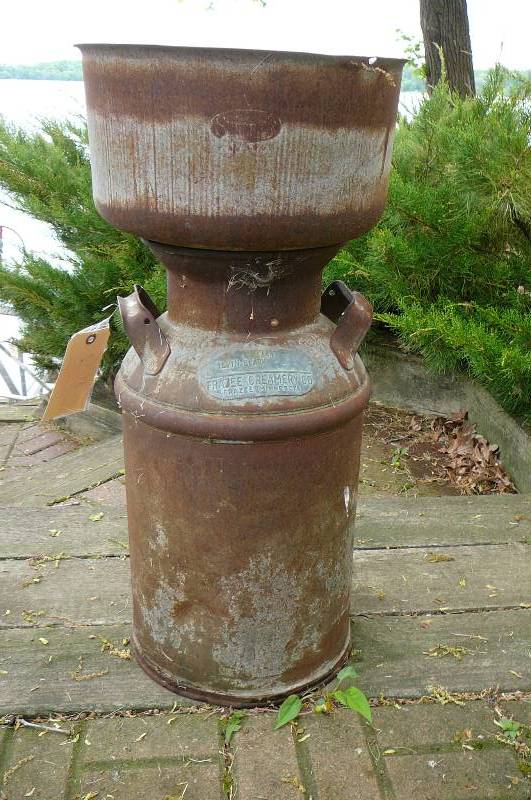 lot 516 image: Vintage Frazee Creamery cream can with strainer