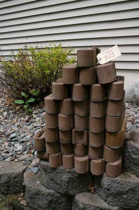 lot 523 image: Edging block 35 12 x 36w x 3