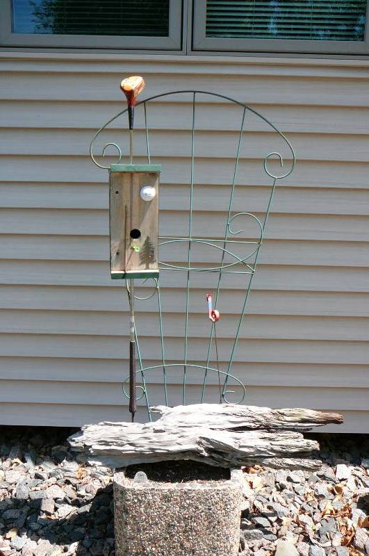 lot 524 image: Golf bird house, Metal flower crawling latus, Metal snail yard ornament, driftwood, 4 wind chimes PET NOT INCLUDED0