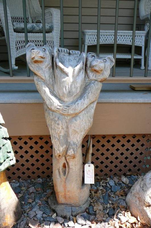 lot 527 image: Chain saw carved 2 bear statue 43 tall