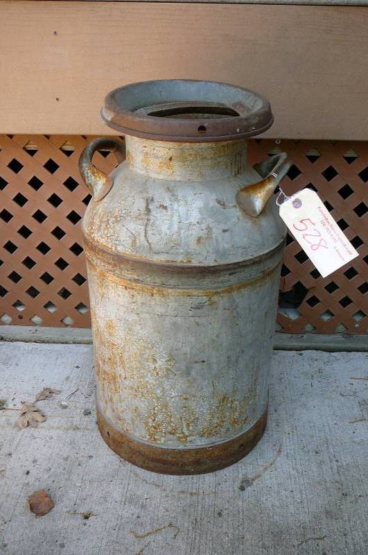 lot 528 image: Large vintage cream can