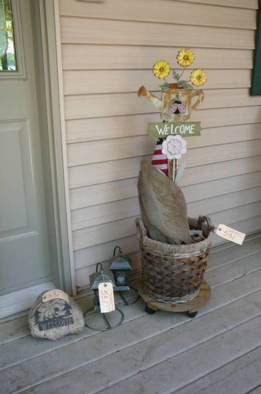 lot 531 image: Welcome decoration, 2  Metal lanterns