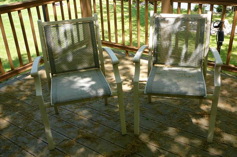 lot 532 image: 2 Patio chairs