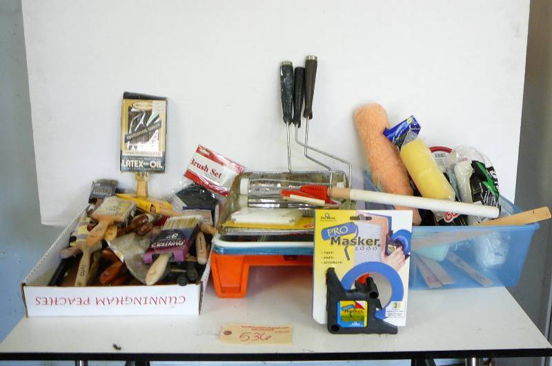 lot 536 image: Large lot of painting supplies