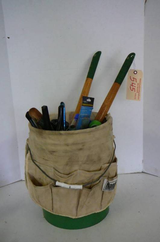 lot 545 image: Handy Boss lawn and garden Bucket yard working utilities, spray nozzles, sheers, pruner