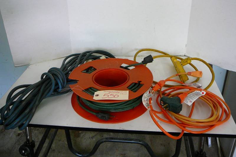 lot 550 image: Lot of extension cords and power strip