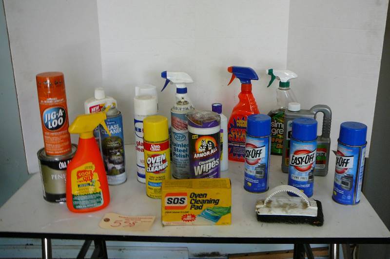 lot 558 image: Lot of house cleaning supplies