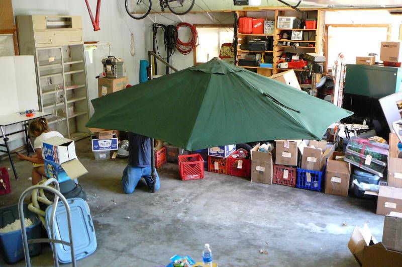 lot 564 image: Deck umbrella