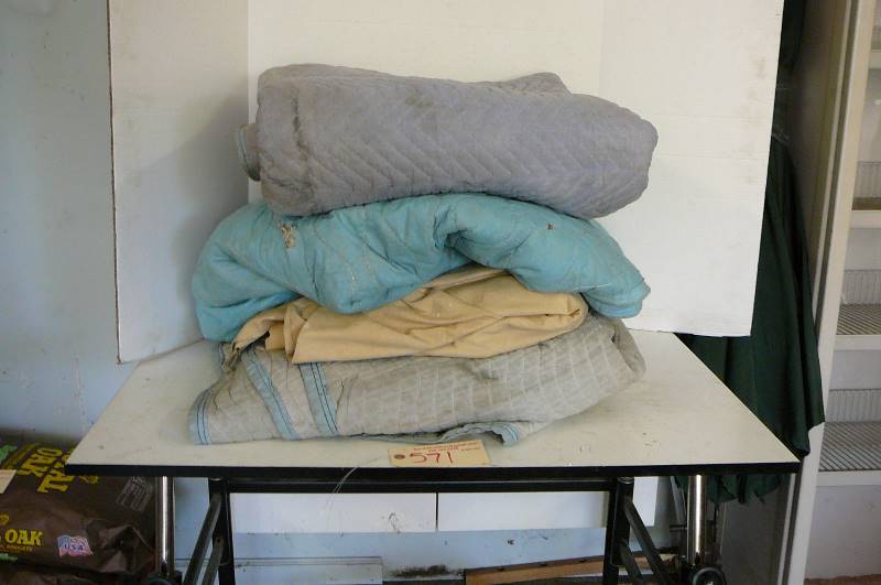 lot 571 image: Packing blankets