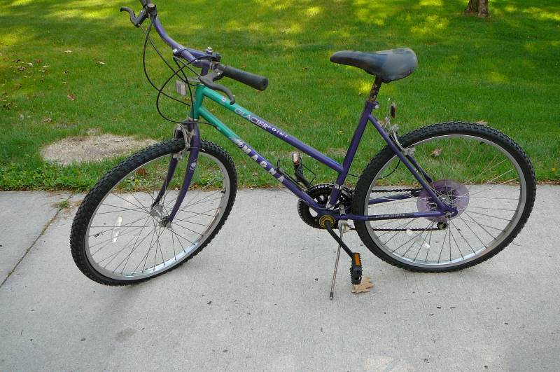 lot 583 image: Bike womans glacier point 15 speed