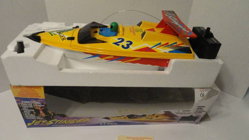 lot 628 image: Jet Stinger Radio Control Speed Boat